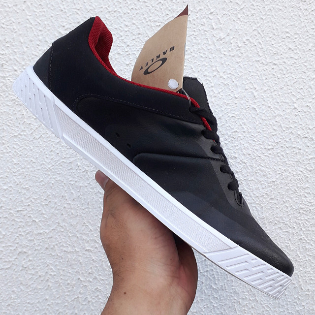 tênis oakley bob 2.0 td low