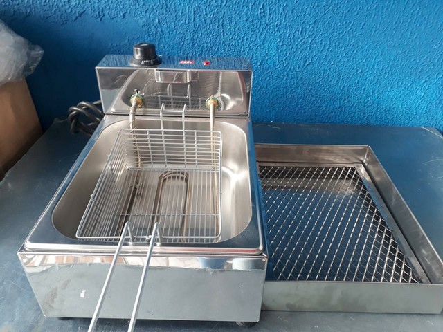 Fritadeira elétrica só óleo industrial inox de 1 ou 2 cubas ou tacho elétrico.  - Foto 2