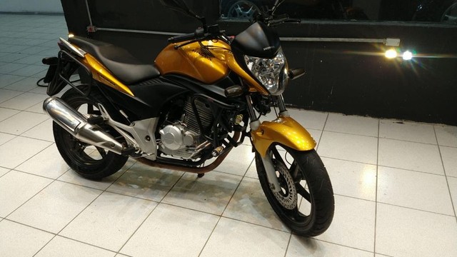 CB 300