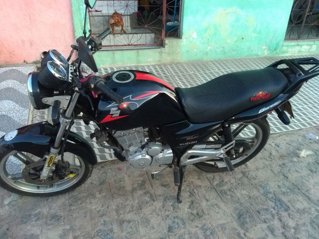 VENDO E TROCO EM OUTRA DE MENOS VALOR ESSA LINDA SUZUKI ANO 2013 VALOR 6,200