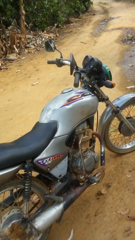 VENDO MOTO 125 PRA ROÇA