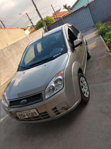 FORD FIESTA 1.6 FLEX 4P COR PRATA CARRO DE FAMÍLIA