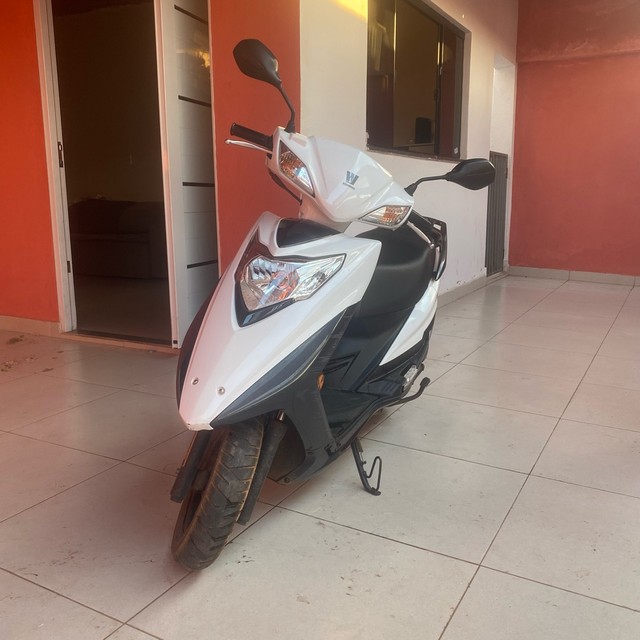 MOTO AUTOMÁTICA DA LINDY 125 SUZUKI