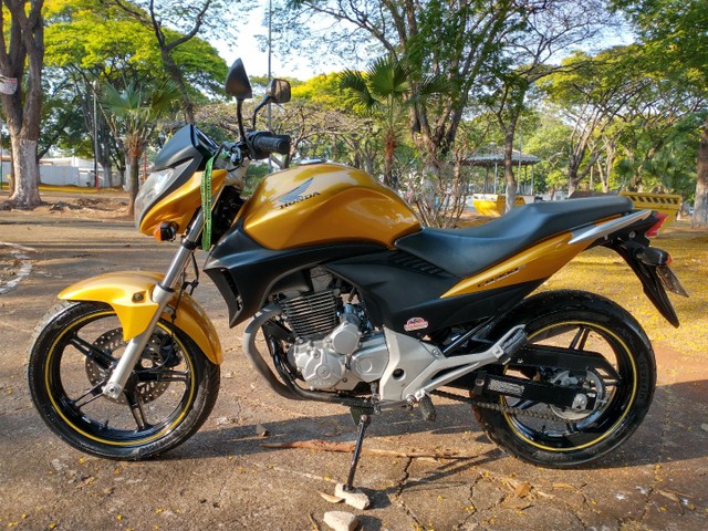 CB 300 ANO 2010