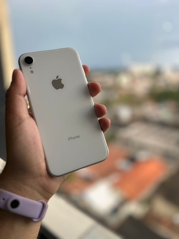 iPhone XR Branco - 64GB *6 Meses de garantia / Aceitamos trocas 