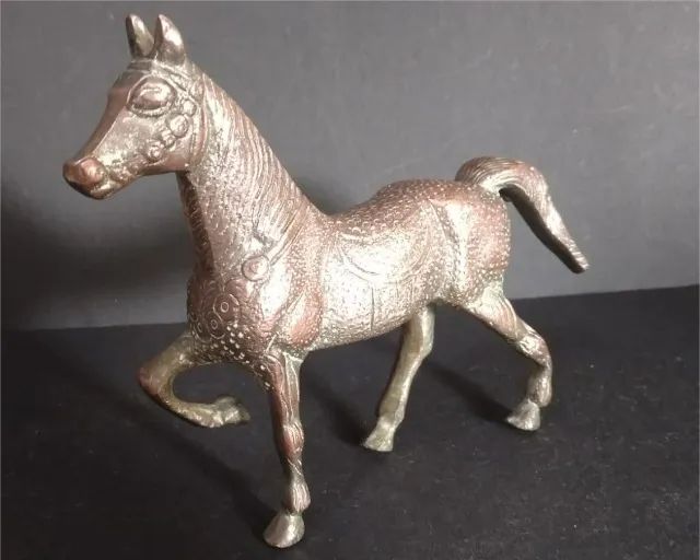 escultura cavalo em bronze sem sela ... muito bonito - Foto 2