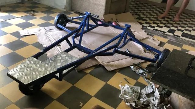 Maquina do Grau suporte empinar moto 12 X sem juros - Foto 4