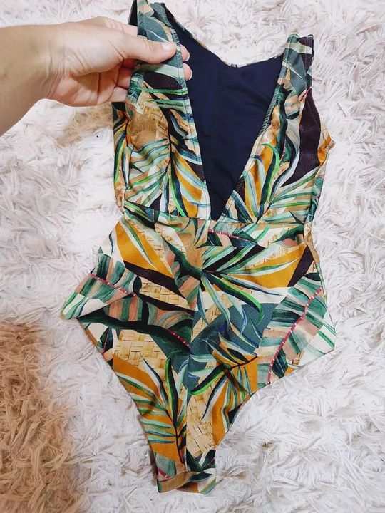 Maiô estampado tropical
