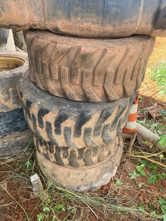 Pneu e 1 roda para máquina case Aro 12x16,5 