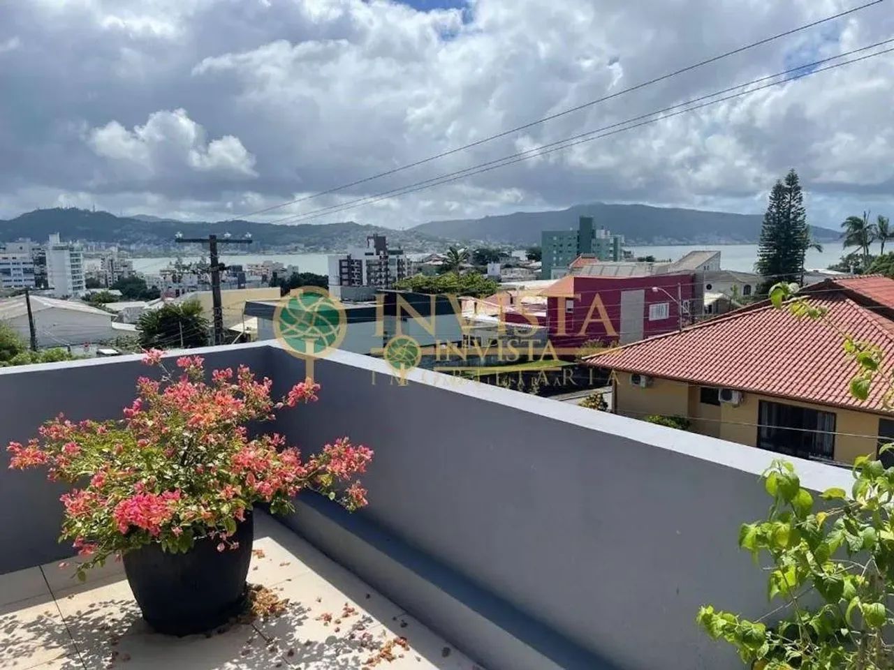 Terraço com vista mar e churrasqueira, piscina, semi mobiliado e 5 quartos - À venda em Fl