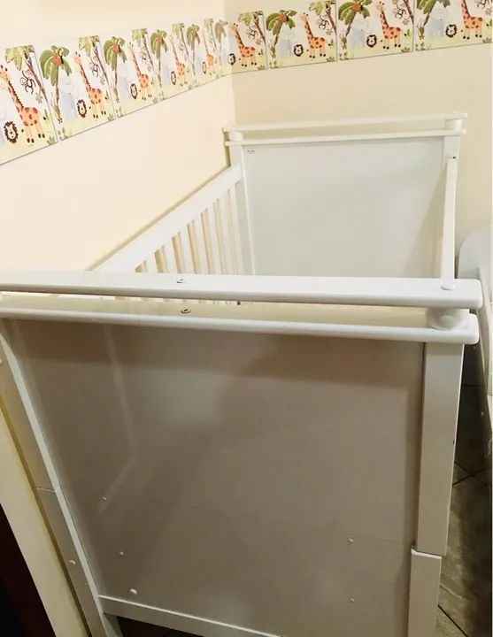 Berço que vira Mini cama de boa madeira da empresa abracadabra novo com colchão - Foto 4