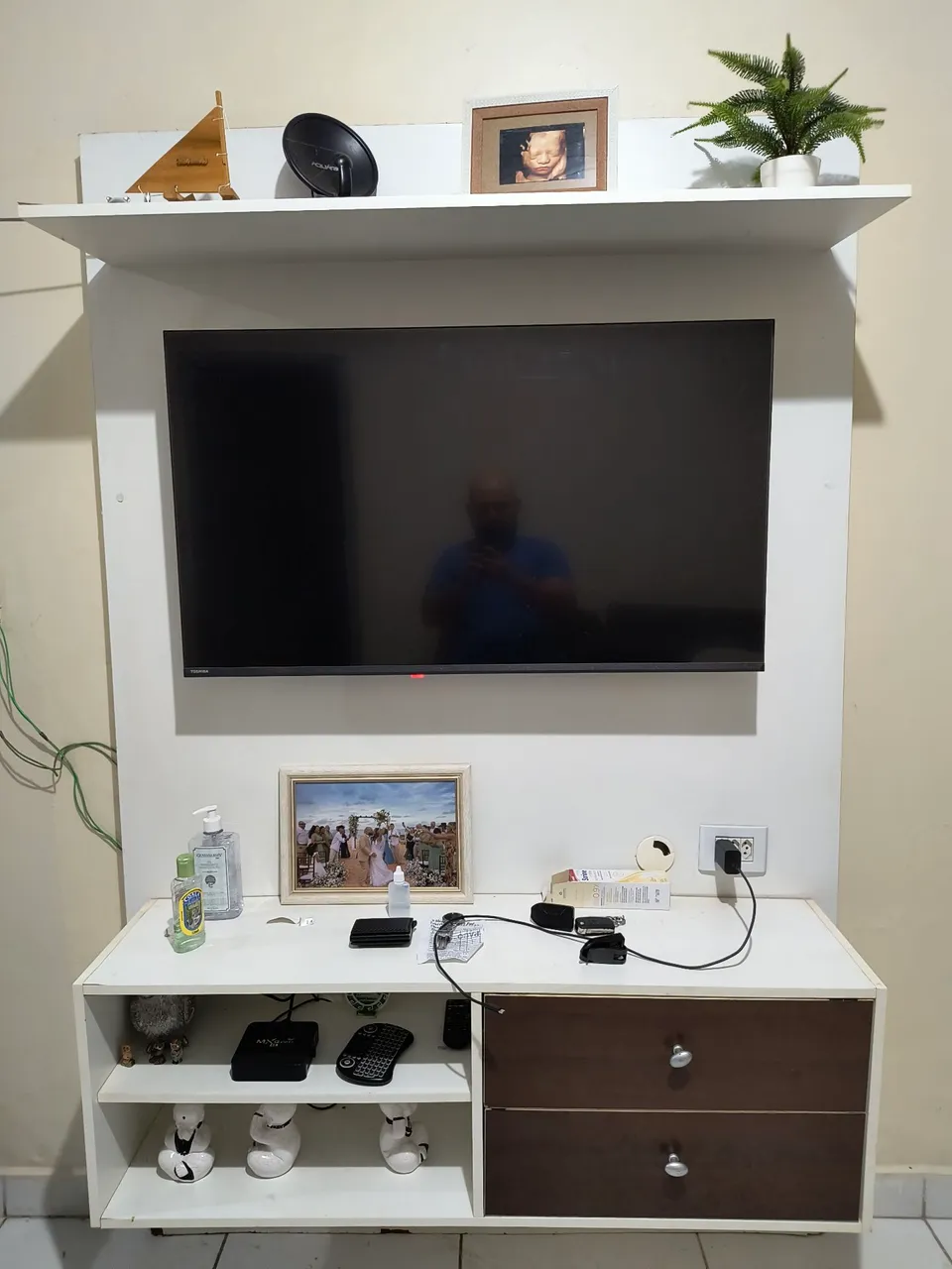 Painel para TV com Rack Integrado - Design Moderno