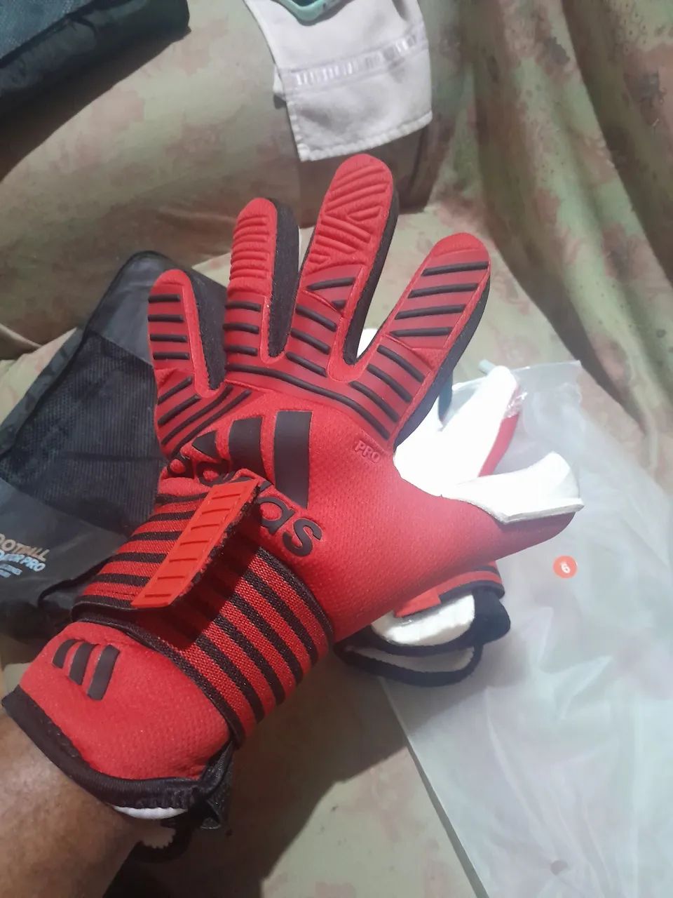 Luvas de Goleiro Adidas Predator Pro - Tamanho 09,luva no plástico  - Foto 3