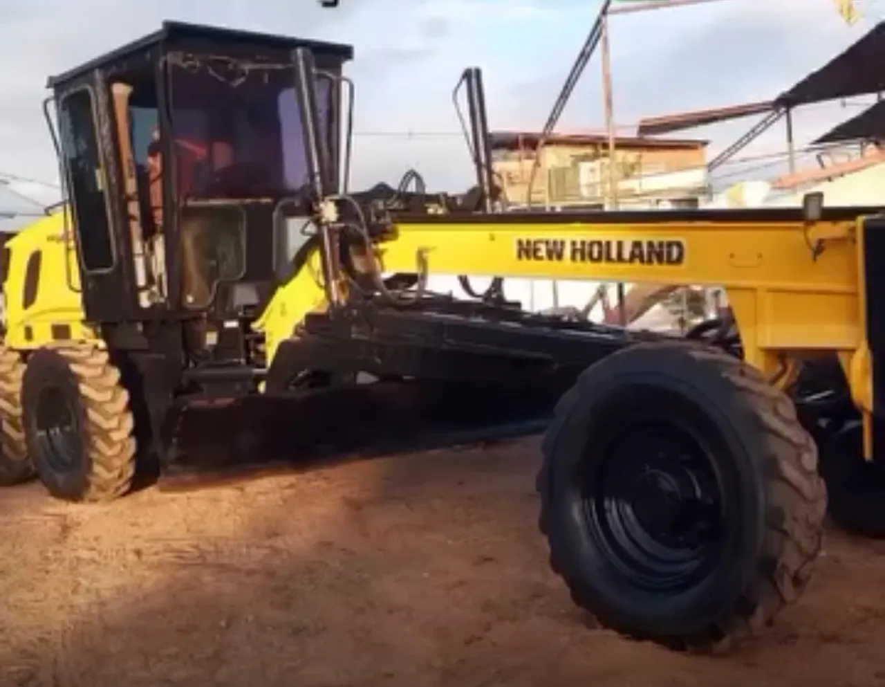 Motoniveladora New holland rg140b 2012