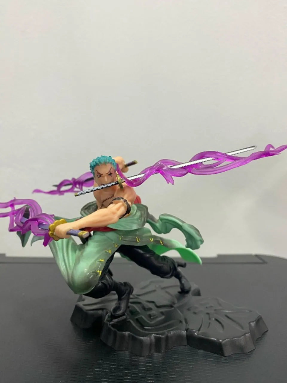 Action Figure Zoro C/ 3 Espadas