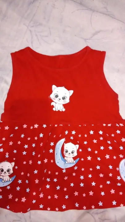 Vestido de bebê menina com estampa de gatinho
