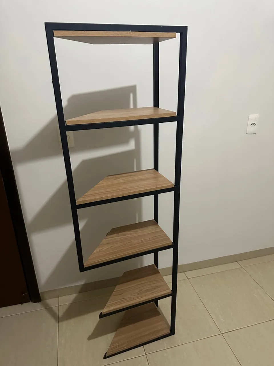 Prateleira multiuso 