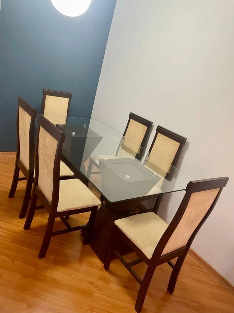 Linda mesa de jantar com tampo de vidro - Foto 2