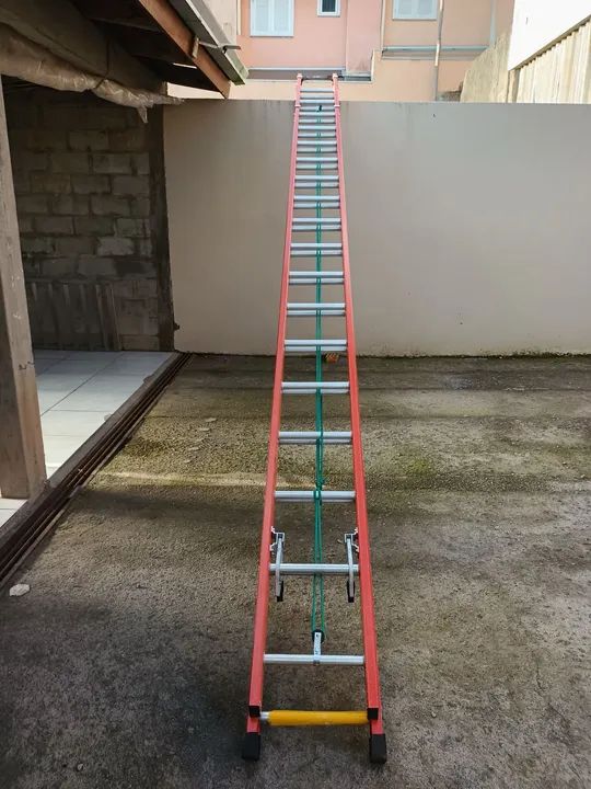 Escada extensiva de fibra de 10,2 metros 