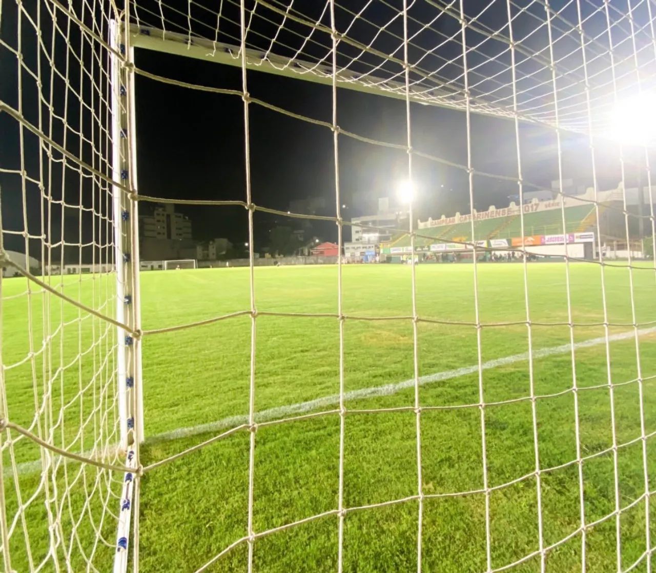 Iluminação e instalação pra campo de futebol estádio arena  - Foto 3