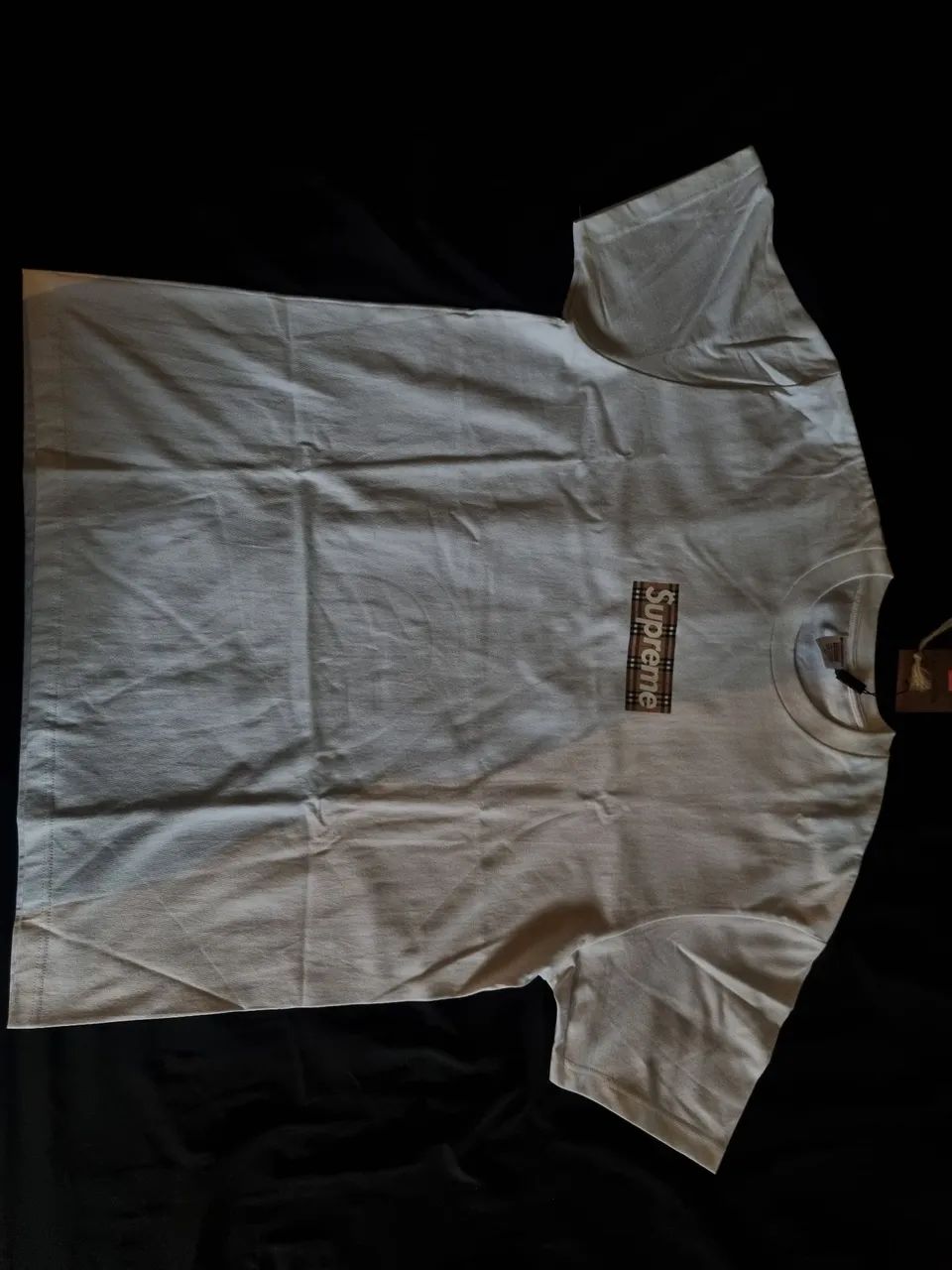 Camiseta Supreme Burberry - Foto 2