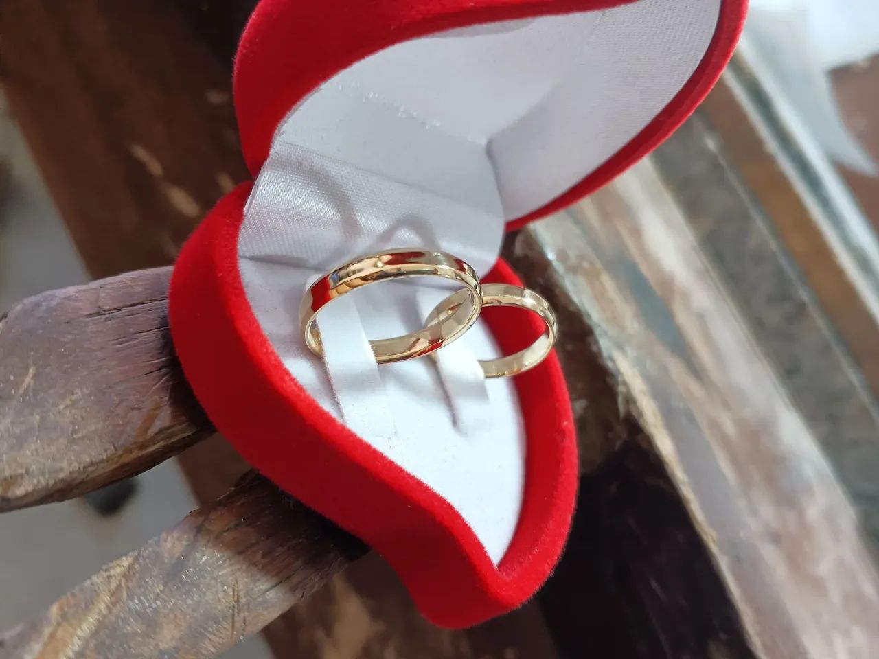 Par de Alianças em Ouro 18k - Modelo Chanfrado Semi Anatômico