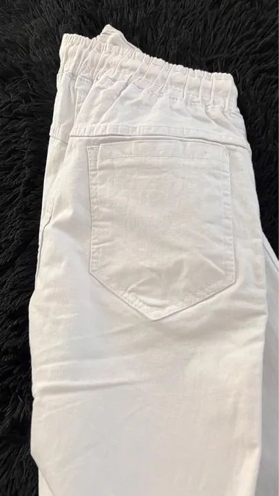 Calça branca de tecido  sarja grosso. Nova 70 - Foto 2