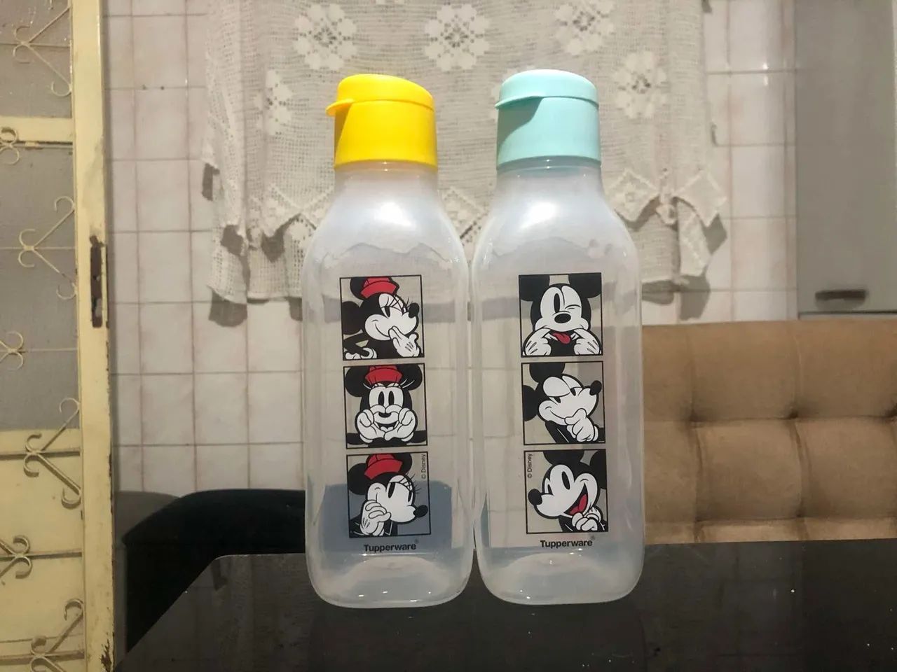 Garrafa da Tupperware de 1 Litro Minnie  ou Mickey  - Foto 2