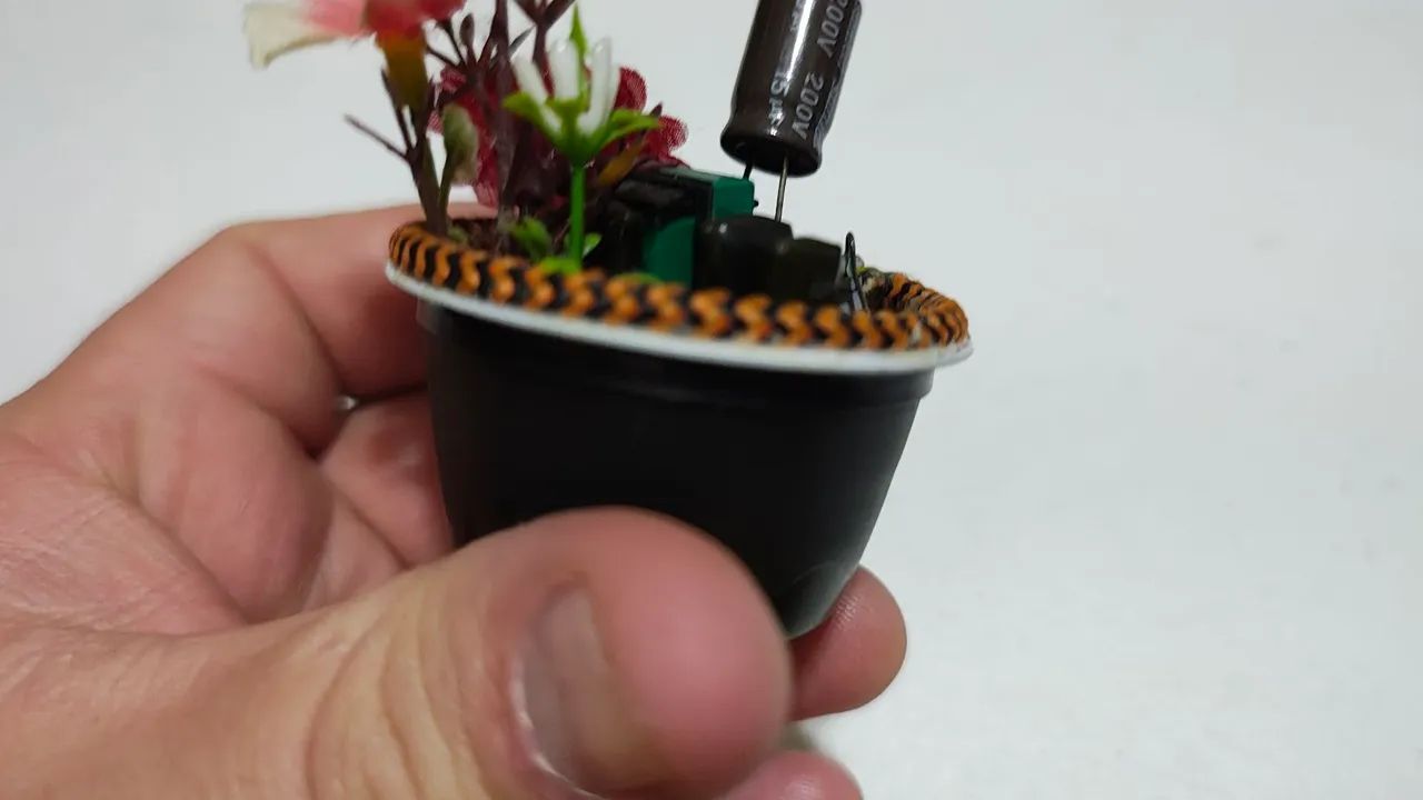 Artesanato Mini Vaso Decorativo com Circuito Eletrônico - Lixo Eletrônico Artesanato  - Foto 4