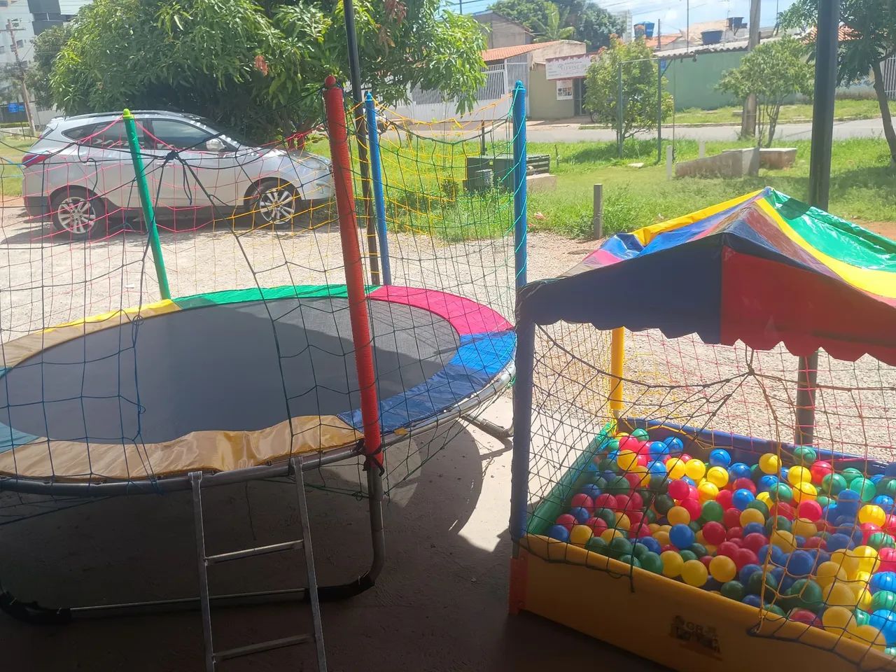 Aluguel de pula-pula e piscina de bolinhas e máquina de algodão doce  - Foto 2