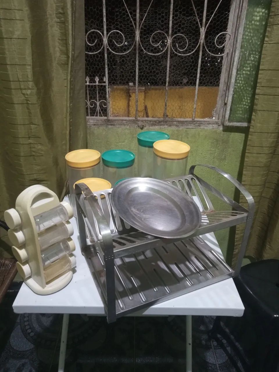 Escorredor BRINOX + Potes de Acrílico Para Temperos e Alimentos de Cozinha