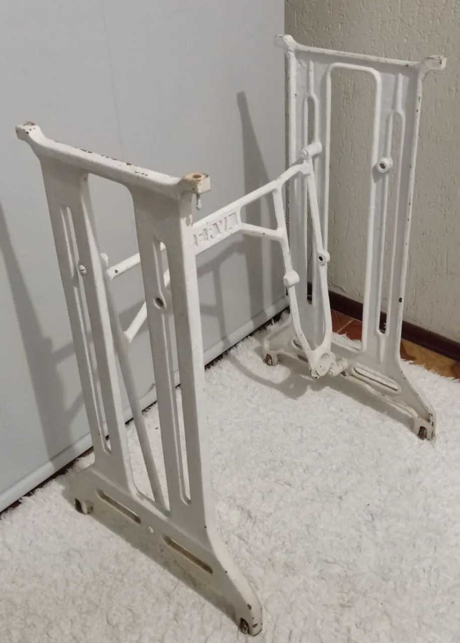 Base de máquina de costura Singer antiga
