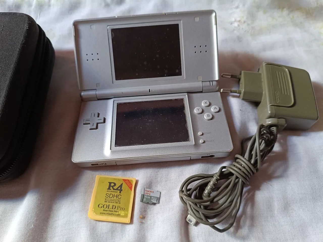 Nintendo Ds Lite + R4 recheado de jogos - Consoles de Vídeo Game ...