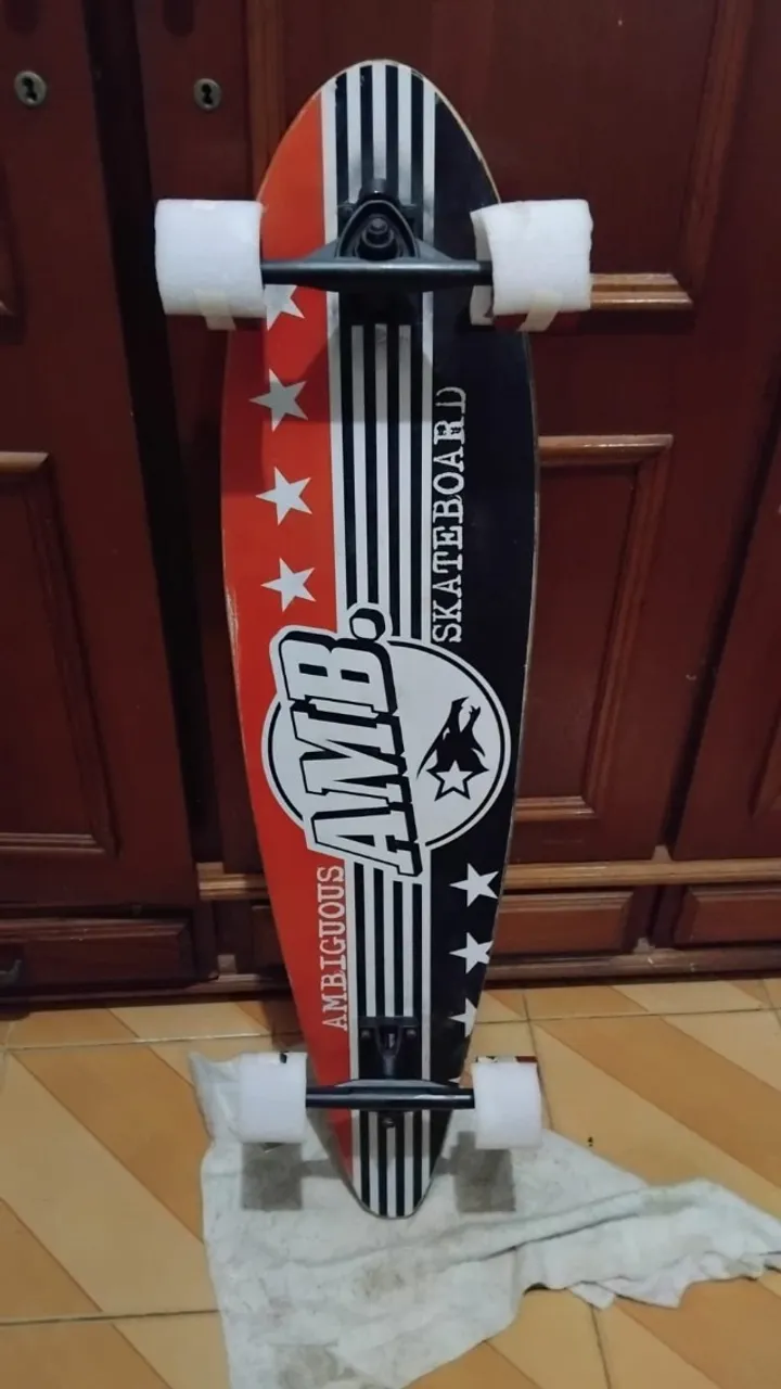 skate long board ambiguos novo ainda com protetor de rodas zeradinho , para surfar no asfa