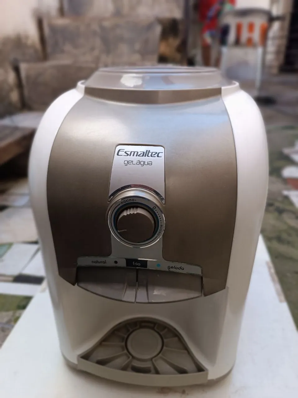 Gelagua de mesa Esmaltec
