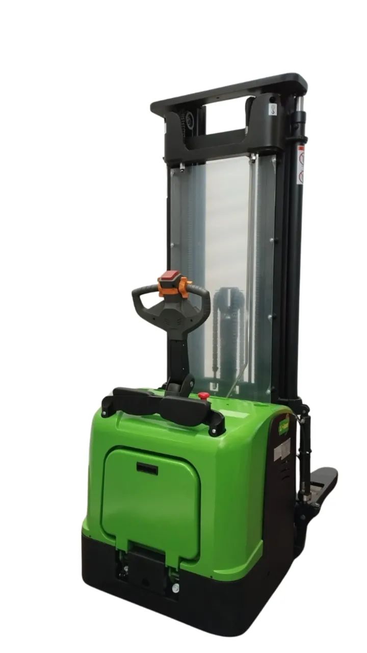 Empilhadeira Patolada Elétrica Plasnox - 2Ton. 5,6M (Montadora: Heli) - Foto 3