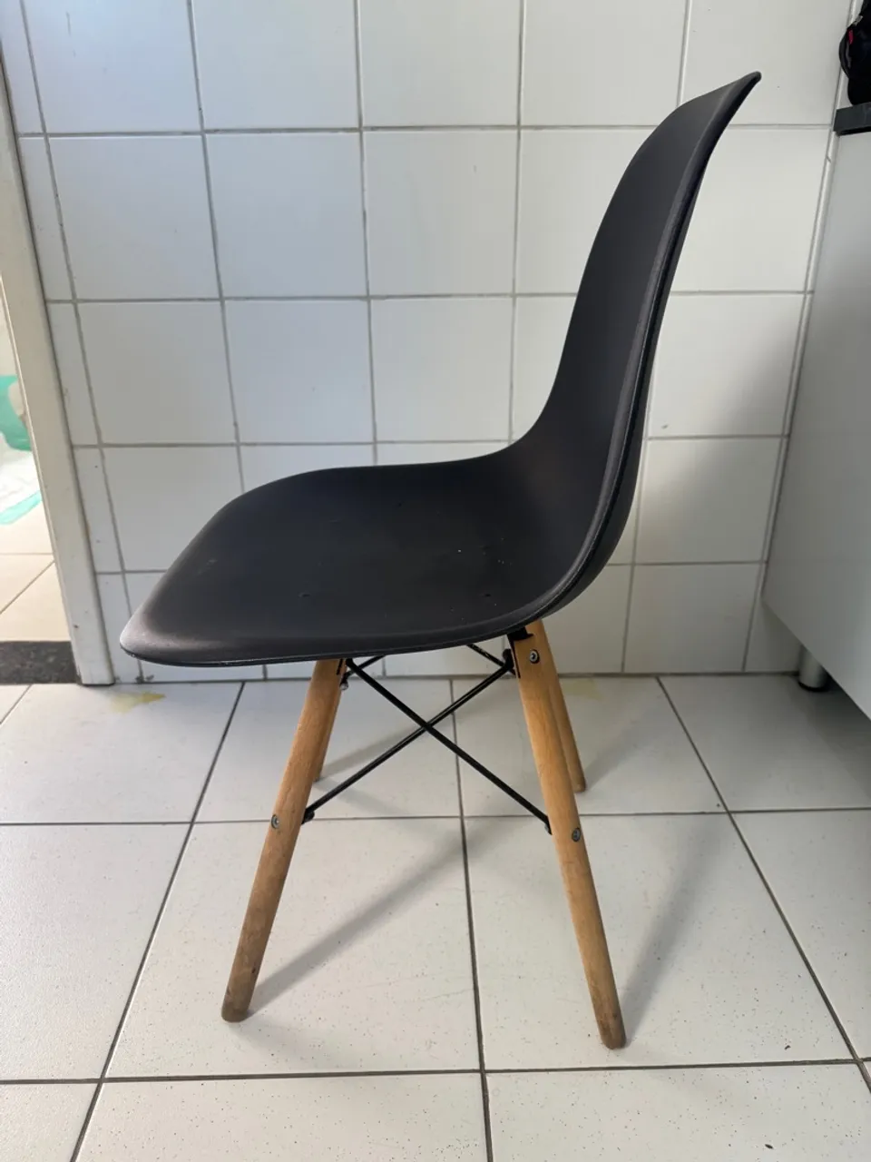 Cadeira Eames Preta - Design Moderno