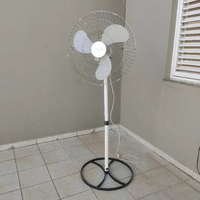 Ventilador ARGE 60 cm de coluna com defeito.