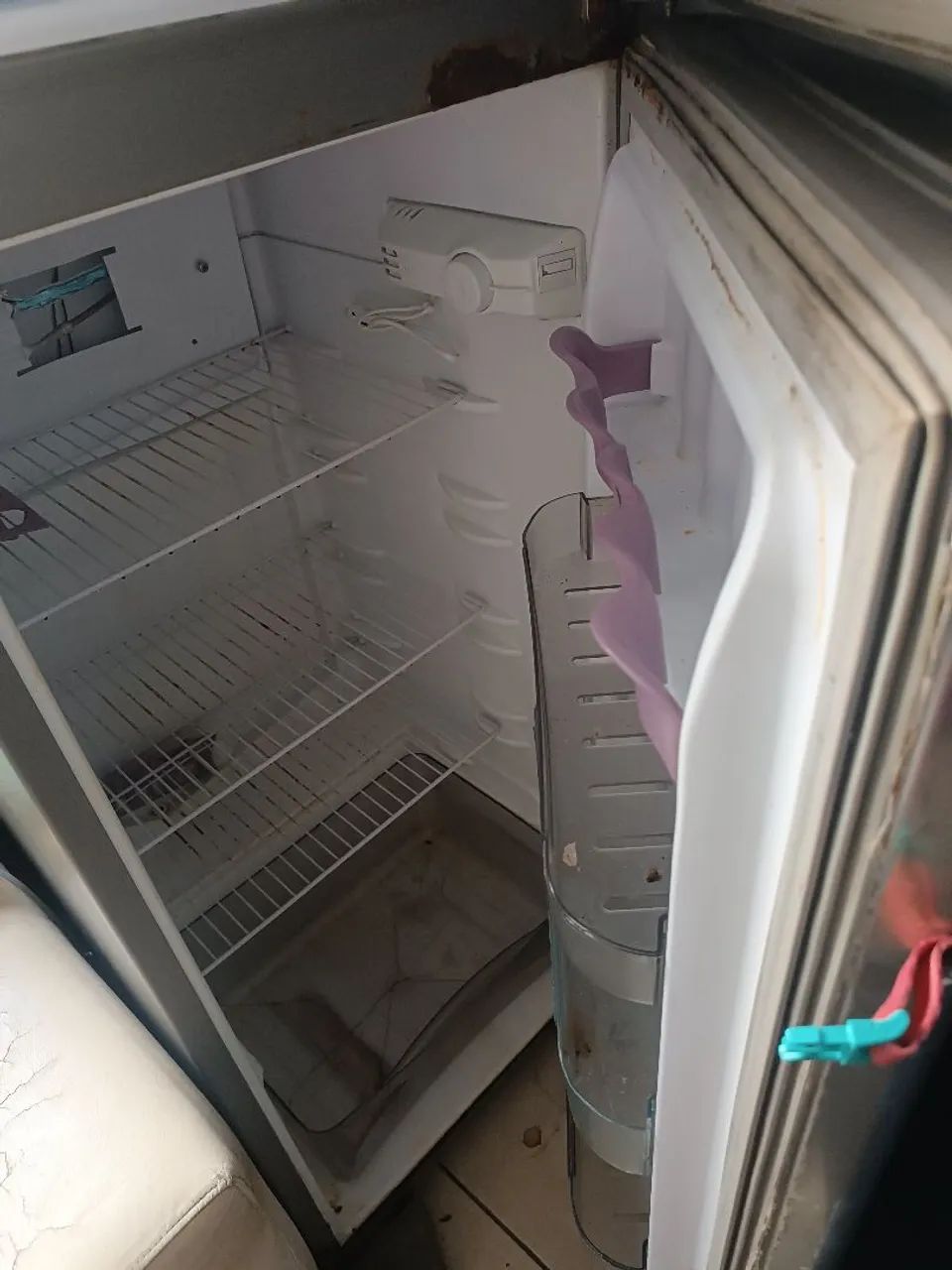 Vendo geladeira Esmaltec - Foto 3