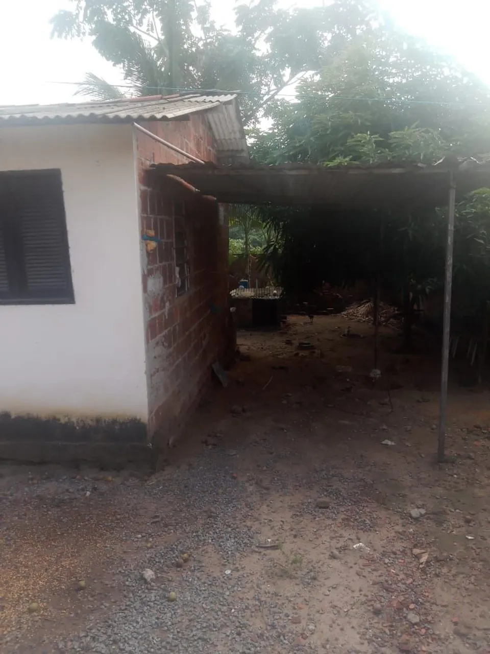 Vende-se uma casa