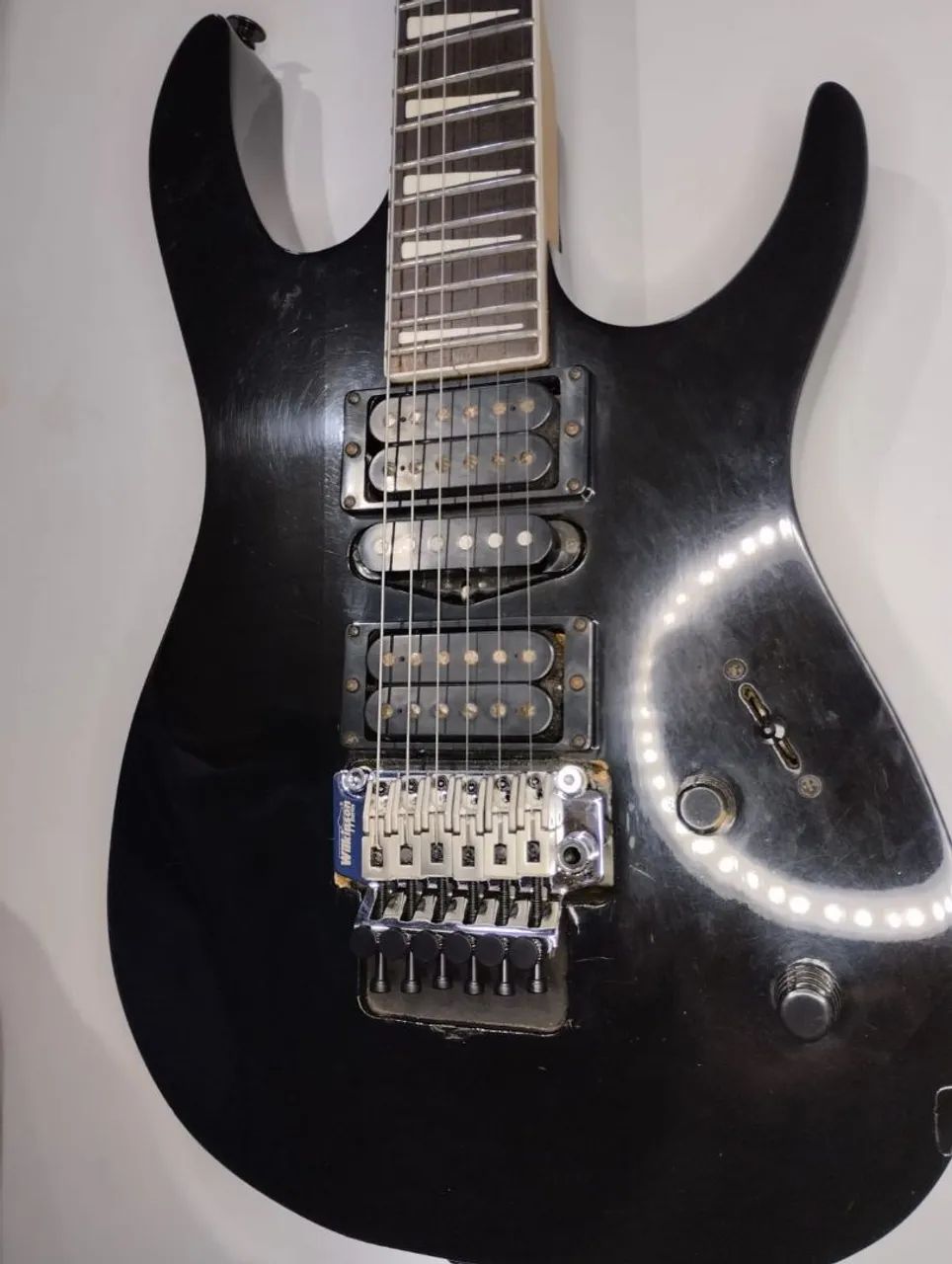 Guitarra Elétrica Golden Stratocaster.<br>Ponte floyd rose Wilkinson