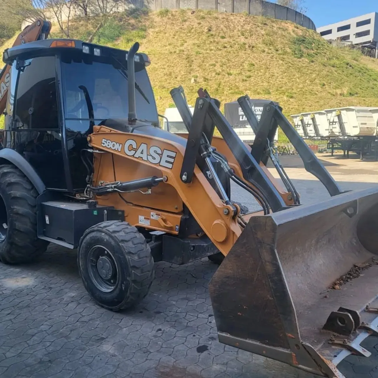 RETROESCAVADEIRA CASE 580 N 2021
