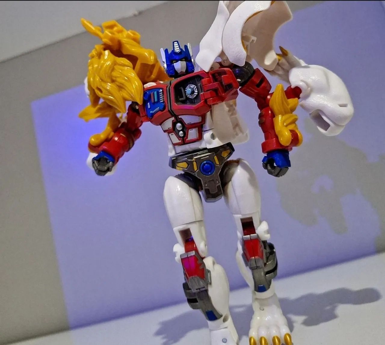 Transformer Legacy Leo Convoy