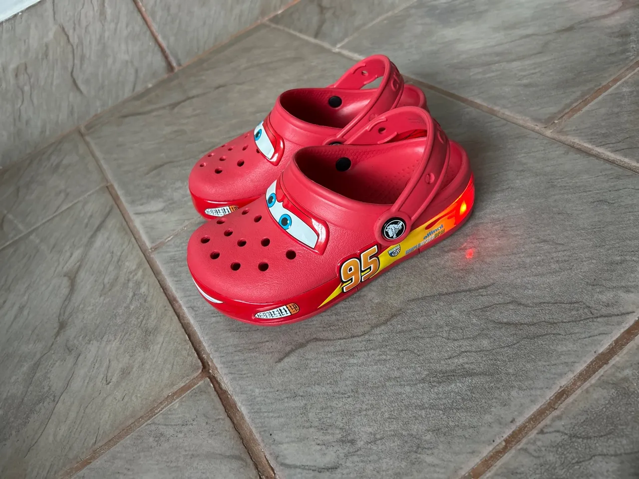 Sandálias Carros - Crocs - Unissex - Nº 31