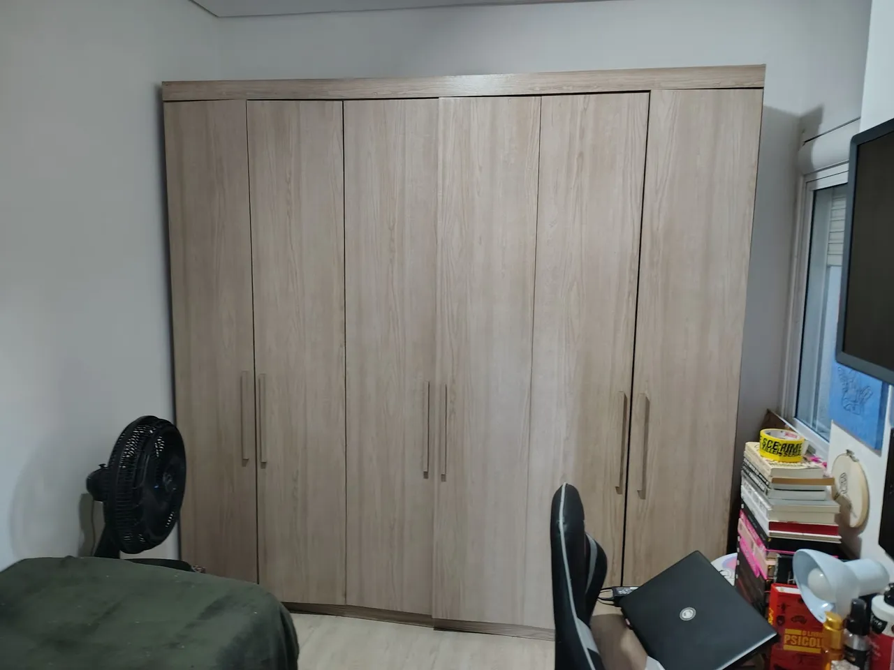 Guarda-Roupa Amadeirado 6 Portas