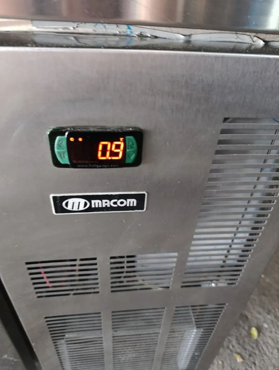 Balcão refrigerado 1 porta 220 volts marca MACOM - Foto 4