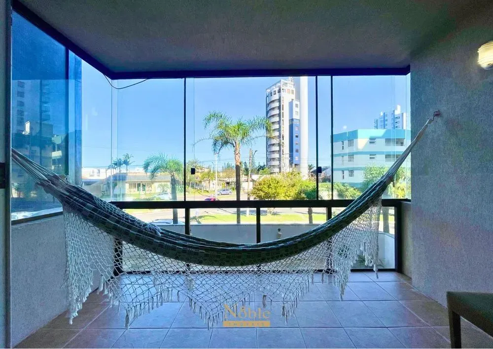 Apartamento de 2 quartos com elevador e piscina