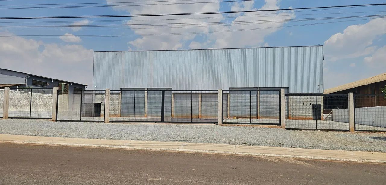 Galpão Logístico, Industrial e Comercial novo com 3.100m², Pé direito de 7 mts, 2 docas, t