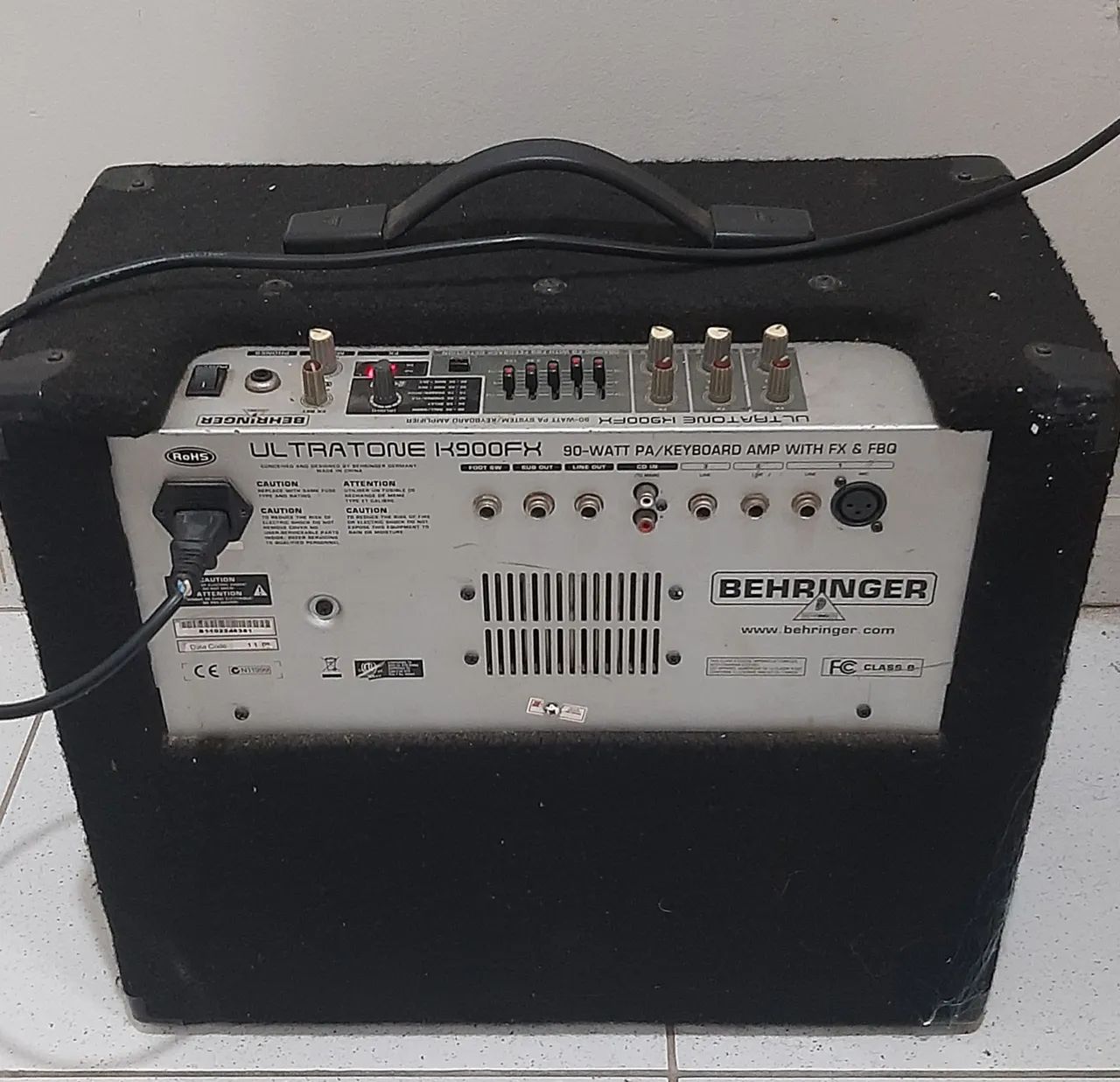 Behringer Ultratone K900FX: 90W de Versatilidade e Poder Sonoro