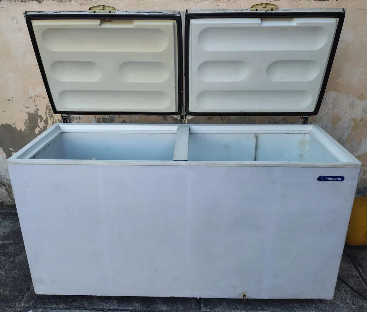 Freezer horizontal metalfrio 550 litros funcionando perfeitamente  - Foto 2